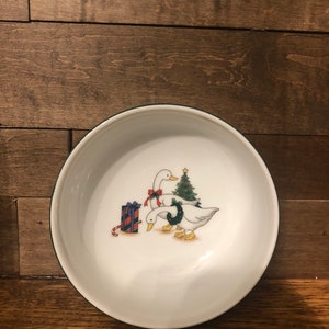 Anchor Porcelain Christmas Goose/Duck Bowl