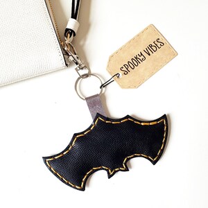 Bat keychain, Halloween handbag charm, Spooky purse charm, Leather bat, Autumn backpack keychain, Spooky Fall décor, Halloween bat decor
