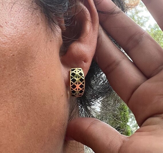Black enamel hoop earrings deals