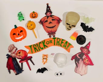 Mixed Halloween Ephemera/Embellishment Set - 18 Pieces | Includes Some Vintage Pieces