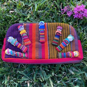 Handwerkliche mexikanische Sorgepuppe Münze, Geldbörse Wechselgeldbeutel, Monedero Artesanal Mexicano, Sorgepuppe gestreifte mehrfarbige Sarape Beuteltasche