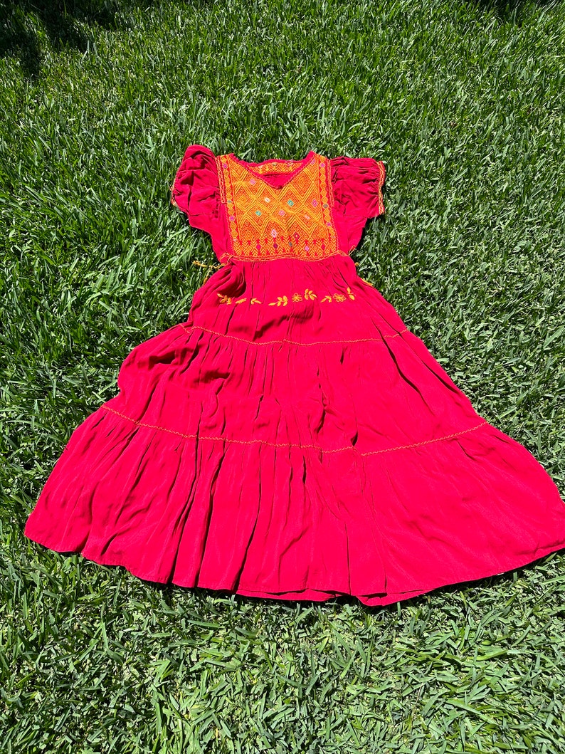 Hand-embroidered Mexican Artisan Dress, artisan bohemian style Mexican dress, Huipil embroidered Mexican style. Red