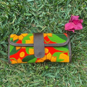 Mexican Sunflower Embroidered Purse, Artisanal Wallet, Colorful Mexican Clutch, Mexican handmade wallet, Mexican Wallet for Women.