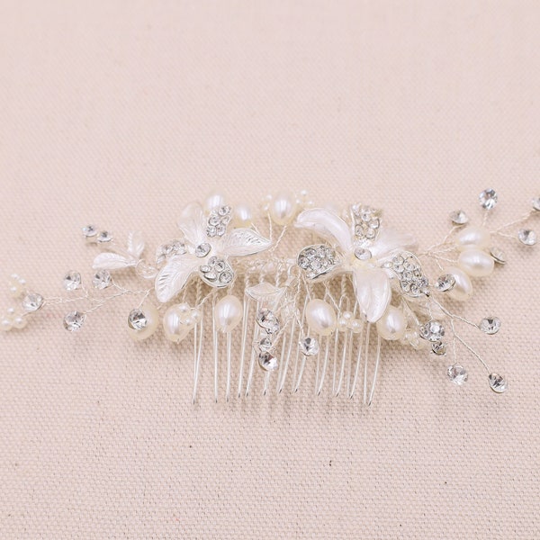 Floral Bridal Hair Comb in Silver with Clear Rhinestones and Pearls ,Elegant and Timeless Wedding Accessory, Wedding Hair Comb