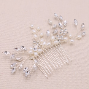 Modern Simple Bridal Hair Comb, Wedding Hair Comb with Pearls, Bridal Delicate Hair Comb Accessory