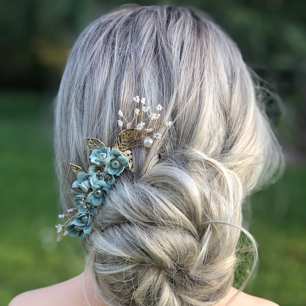 Elegant Pastel Sage Floral Hair Comb - Perfect for Sage Wedding Themes and Bridesmaids with Sage Dresses