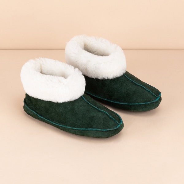 Meilleures pantoufles pour lui et pour elle Pantoufles d'hiver en daim véritable, laine, intérieur vert, confort aux pieds nus, chaussures de détente parfaites