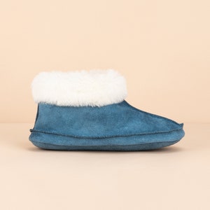 Pantoffels van schapenvacht Winterpantoffels Blauwe kleur Warm Barefoot Comfort Perfecte loungeschoenen