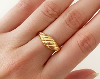 Gold Croissant Modern Ring, 14k Gold Ring, Twisted Signet Design, Ideal for Stacking, Stylish Gift for Her, Adjustable ring, Christmas Gift