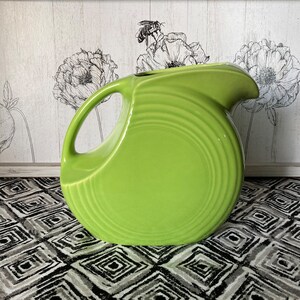 Fiestaware Large Chartreuse Green Disk Pitcher (1997-1999) 64 ounce