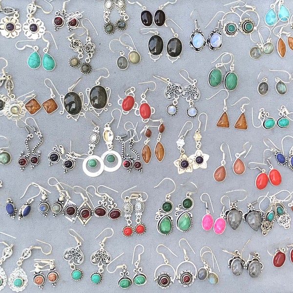 Assortiment de boucles d'oreilles en cristal, lot de boucles d'oreilles faites à la main avec superposition d'argent, boucle d'oreille bohème, boucle d'oreille hippie, bijoux de boucle d'oreille en pierres précieuses bohèmes