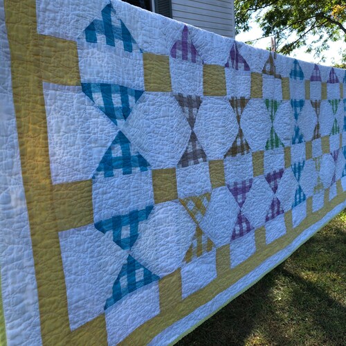 Vintage Golden/Lemon Yellow Bow shops Tie Quilt (60 x 89)