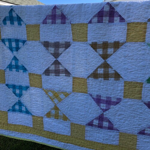 Vintage Golden/Lemon Yellow Bow shops Tie Quilt (60 x 89)