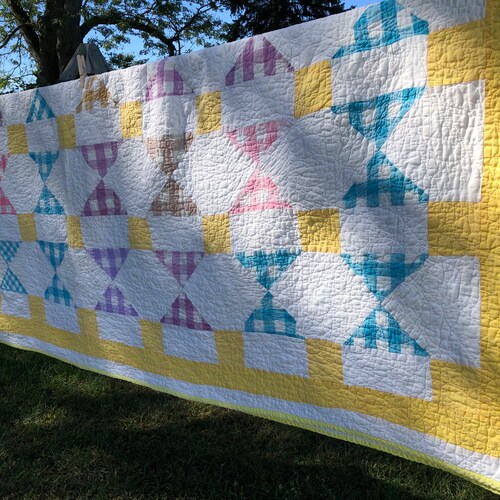 Vintage Golden/Lemon Yellow Bow shops Tie Quilt (60 x 89)