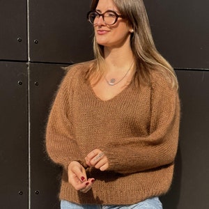 Pull femme en maille à la main col V, pull en maille ample, pull en mohair, pull en mohair tricoté à la main, pull en maille torsadée, pull en laine fait main