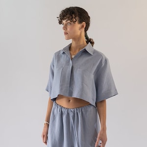 Top de lino recortado, top de manga corta de lino, blusa recortada de lino azul, blusa recortada de lino, camisa de lino para mujer, ropa de mujer de lino imagen 1