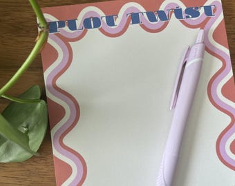 Bloco de notas destacável Plot Twist - Bloco de notas retrô para mesa de escritório com temática literária.
