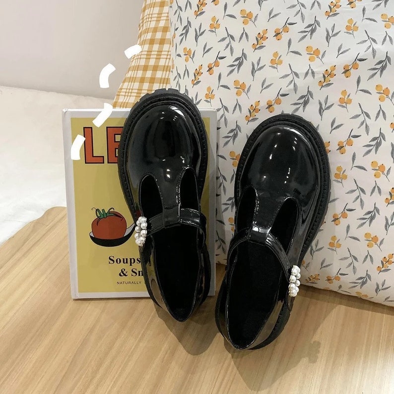 Patent leather Mary Janes shoes