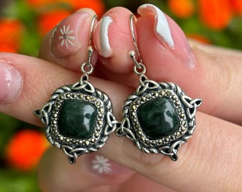 Heritage Orecchini Pendenti In Argento Sterling 925 Con Nodo Celtico Trinity E Zirconi Verdi, Chiusura A Gancio, Confezione Regalo