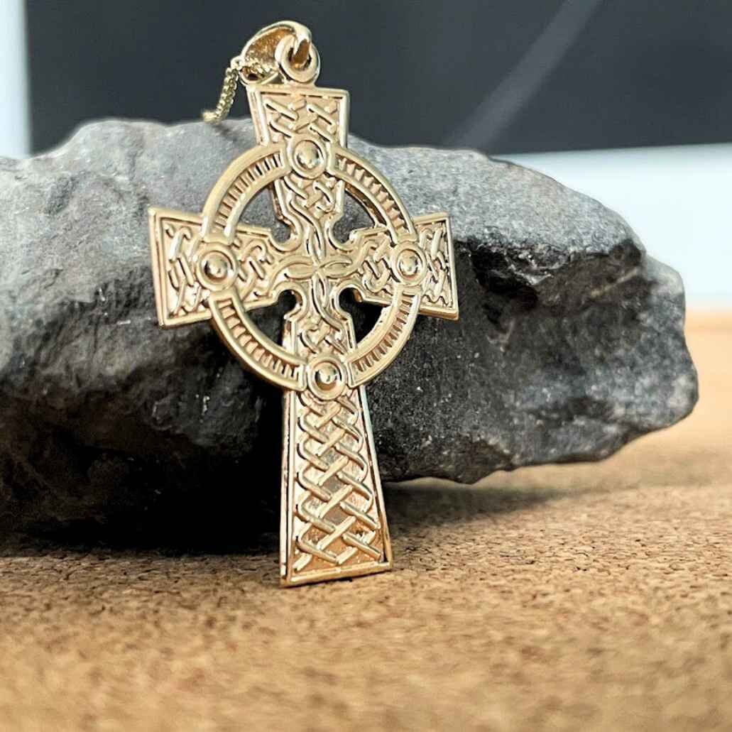 14K Gold Diamond & Emerald Claddagh Cross Pendant – Celtic Collections