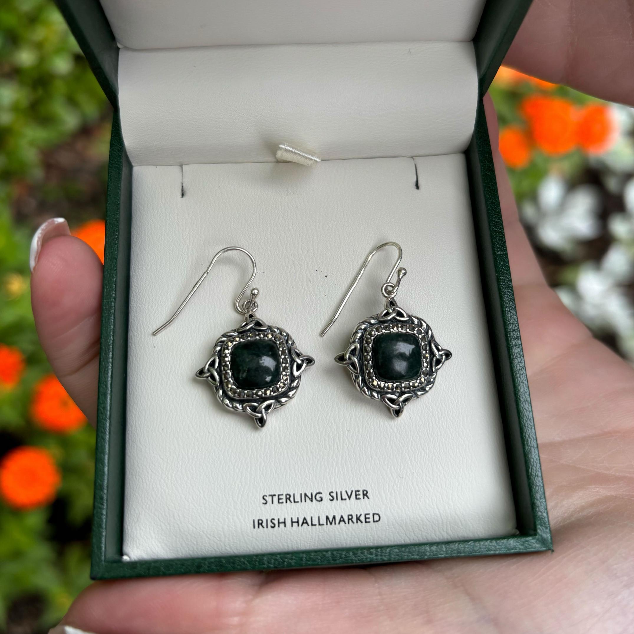 Orecchini Pendenti con Triquetra | Argento Sterling | Artigianale
