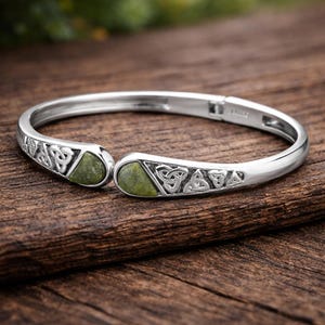 Rhodium Connemara Marmor Trinity Knot Gångjärnsarmband