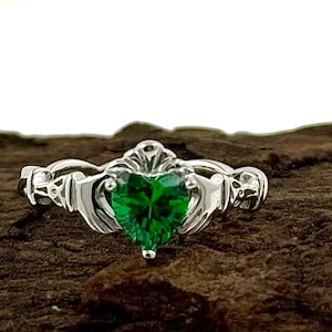 Luxury Claddagh Ring with Emerald | Irish Ring in Sterling Silver