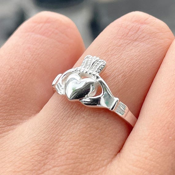 Silvershake 925 Sterling Silver Claddagh Ring With Natural Black Onyx Heart - Irish Celtic Love Loyalty Friendship Ring For Women, Size 8