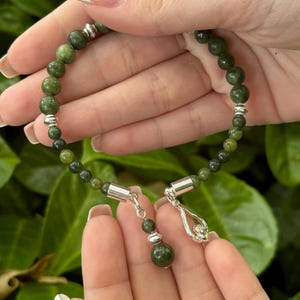 Irish Bracelet from Connemara marble with Claddagh