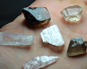 Lotto di quarzo fumé grezzo divino e completamente terminato da 75,0 CT e cristallo di kunzite bianco - lotto di cristalli mix di grado sfaccettato per collezionisti