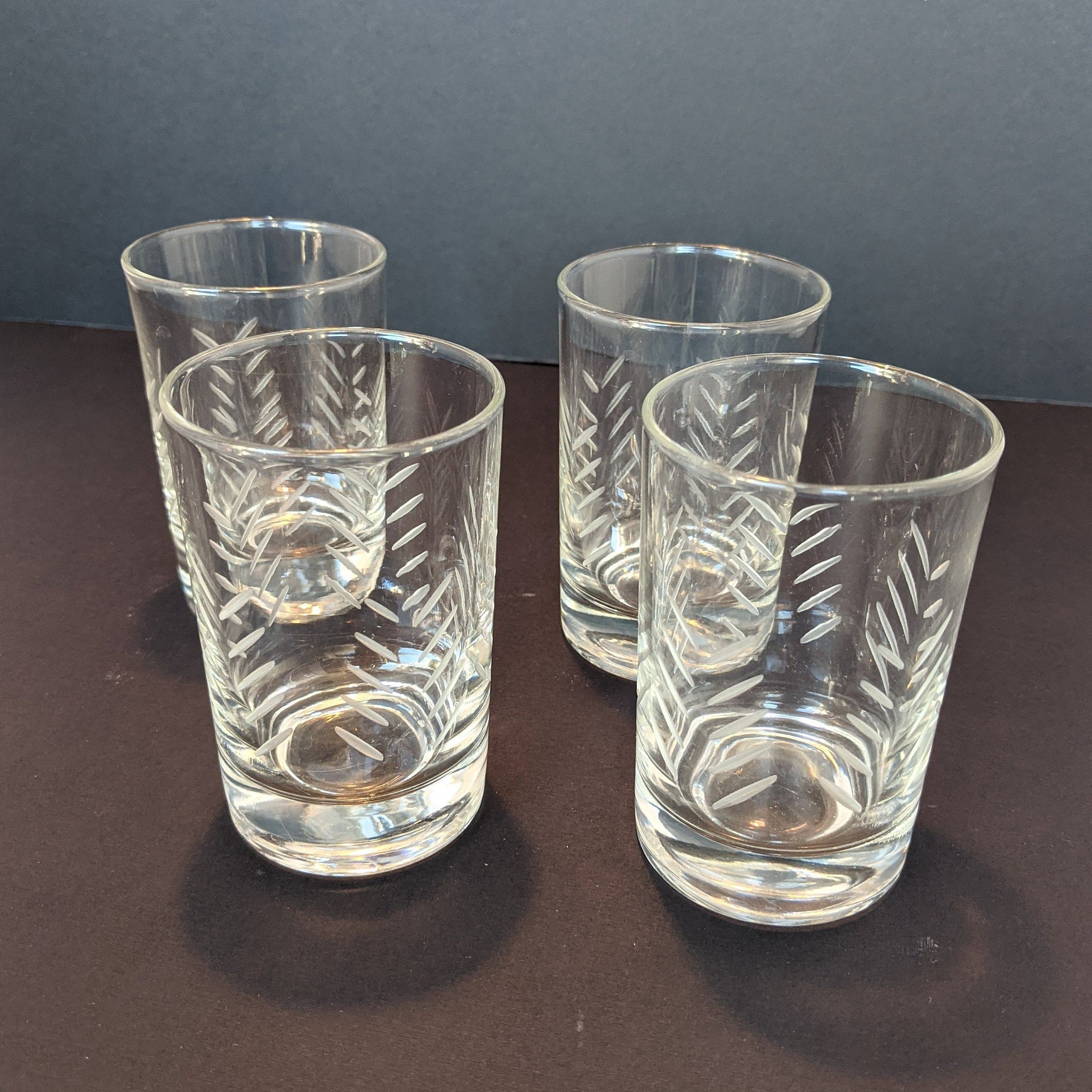 Set of 4 Vintage Etched Glass Shot or Neat Glasses Etsy.de