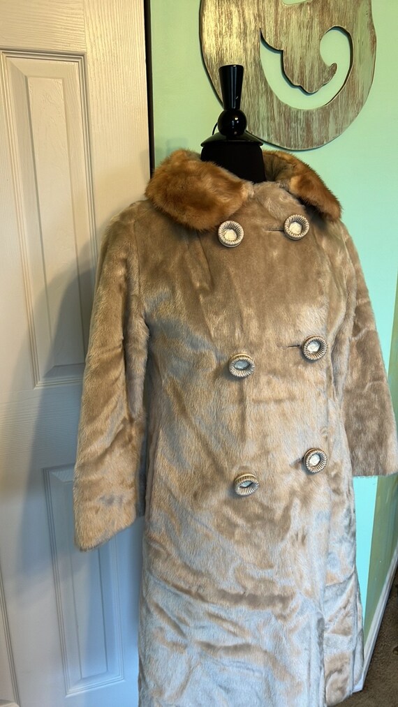 Beautiful Vintage Blum Brothers Fur Coat - image 4