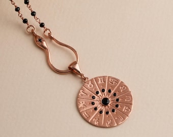 Collar de plata y oro rosa con el signo del zodiaco Horóscopo