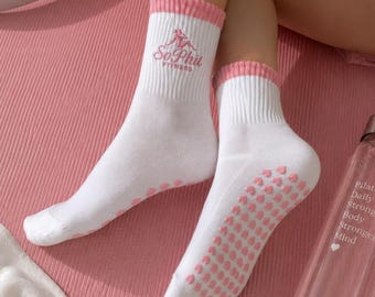 Pilatesstrumpor med hjärtgrepp, personliga broderade logotyper eller namnstrumpor, halkfria yogastrumpor, specialanpassade studiostrumpor, kokettstrumpor med barrestrumpor