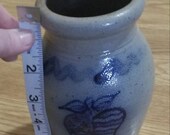 1991 Rowe pottery apple flag crock