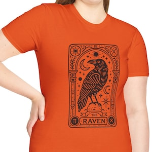 Camiseta Raven Moon, motivo de carta del tarot vintage, detalles celestiales, camiseta The Raven, camiseta mística, top con gráfico gótico