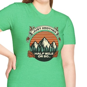Nur eine weitere halbe Meile oder so lustiges Wander-T-Shirt