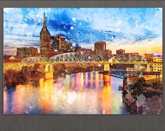 Może przedstawiać: Aquarela przedstawiająca panoramę Nashville nocą, z mostem pieszym Johna Seigenthalera i charakterystycznym budynkiem AT&T. Miasto jest oświetlone ciepłymi, żółtymi światłami, które odbijają się w wodzie poniżej. Obraz ma miękki, marzycielski charakter z rozbryzgami akwareli w całym.