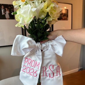 Personalisierte Blumenstrauß Schärpe Bogen | Bestickte gestickte Band-Blumen-Verpackung-Senior-Spiel, Abschlussball, Heimkehr, Brautjungfer, Hochzeit, HOCO