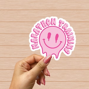 Sticker Marathon - Design rose optimiste avec texte inspirant - Vinyle de qualité supérieure avec superposition holographique