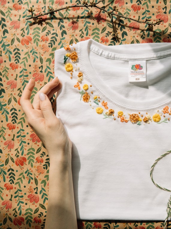 Hand-embroidered T-shirt Floral Design Organic Cotton 