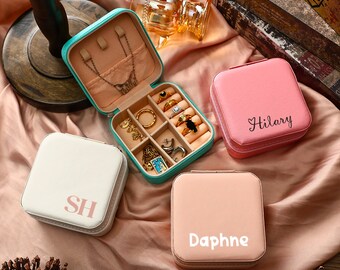 Personalized Name Jewelry Box,Wedding Party Gifts,Maid of Honor Gift,Travel Jewelry Case,Gift for Her,Anniversary Gift