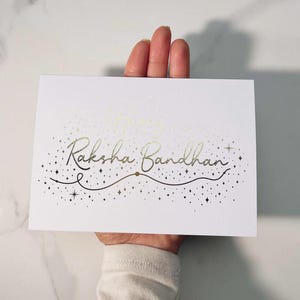 Happy Raksha Bandhan-kaart – minimalistische wenskaart voor broer of zus – feestelijk Indiaas rakhi-cadeau – blanco binnenkant