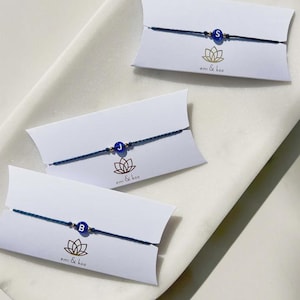 Rakhi con inicial azul real / Pulsera con letras personalizadas / Regalo Raksha Bandhan para hermano