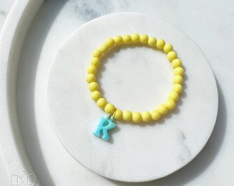 Bracelet personnalisé avec initiales en perles extensibles, lettre personnalisée multicolore pour enfant