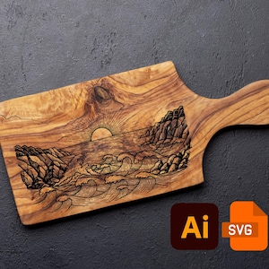 Könnte beinhalten: Holzschneidebrett mit Griff, mit einem gravierten Design eines Sonnenuntergangs über dem Meer mit Wellen und Klippen. Das Brett ist aus hellbraunem Holz gefertigt und hat ein natürliches Holzmaserungsmuster.