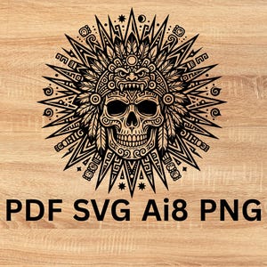 Könnte beinhalten: Schwarz-weiße Grafik eines Schädels mit Federkopfschmuck und aufwendigen Stammesmustern. Der Text "PDF SVG Ai8 PNG" befindet sich am unteren Rand des Bildes, vor einem Holzmaserungshintergrund.
