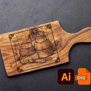 Könnte beinhalten: Holzschneidebrett mit Griff, mit einem eingravierten Design verschiedener Käsesorten und einem Messer. Das Brett hat eine natürliche Holzmaserung und ist vor einem dunklen Hintergrund platziert. Enthält AI- und SVG-Dateisymbole.