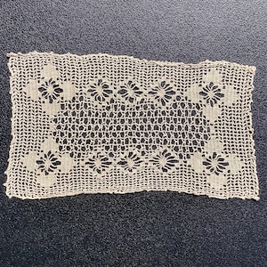 Vintage Handmade Crochet Natural Lace Doily Rectangular Table Runner Decor