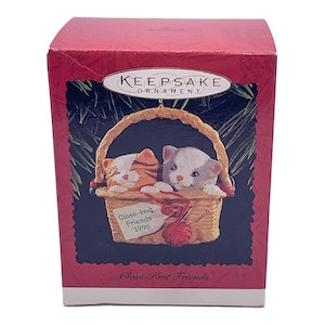 1996 Hallmark Keepsake CLOSE-KNIT FRIENDS Collectible Christmas Ornament in Box
